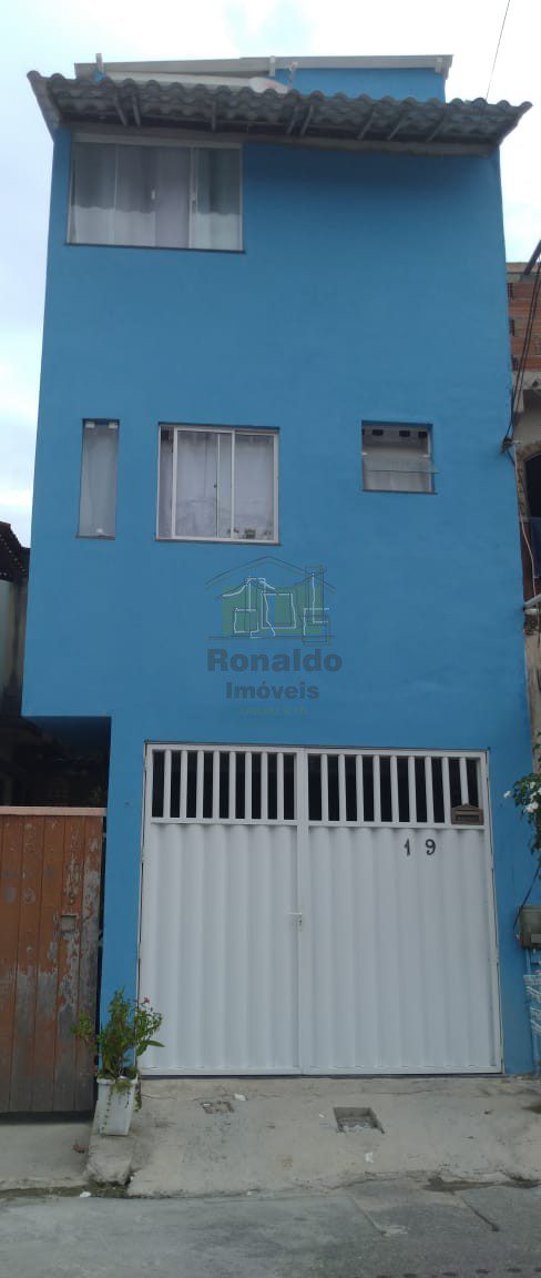R329 – Casa triplex, 02 quartos / 01 suíte, Peró – Cabo Frio – RJ