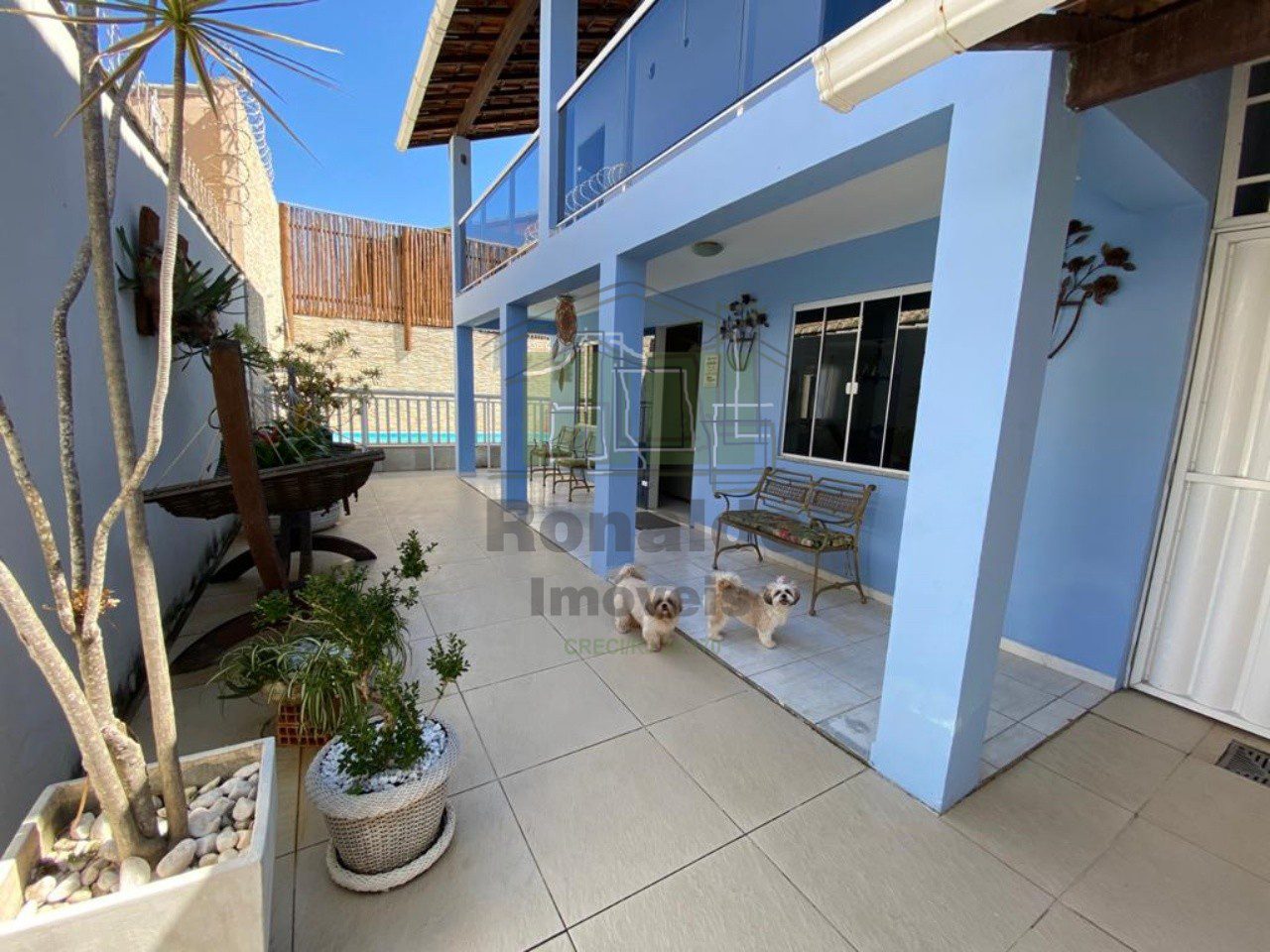 R285 – Casa Independente, 06 quartos sendo 03 suítes, Peró – Cabo Frio – RJ