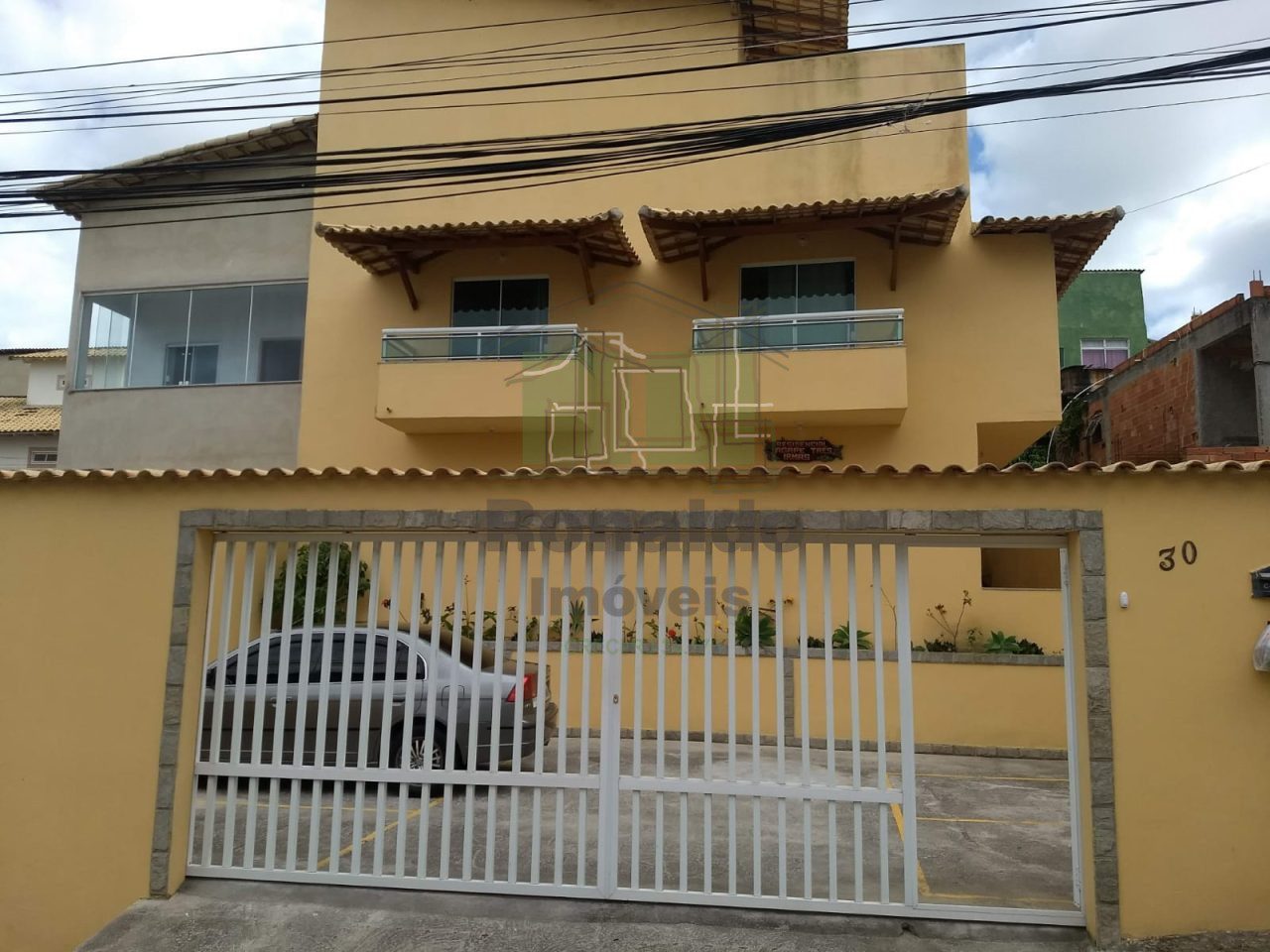 R339 – Casa Triplex, 03 quartos / 02 suítes, Peró – Cabo Frio – RJ